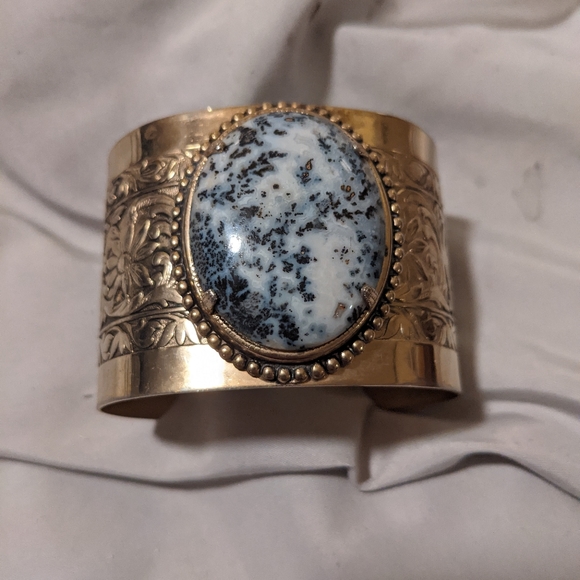 Vintage cuff bracelet w/medalian - Picture 9 of 9